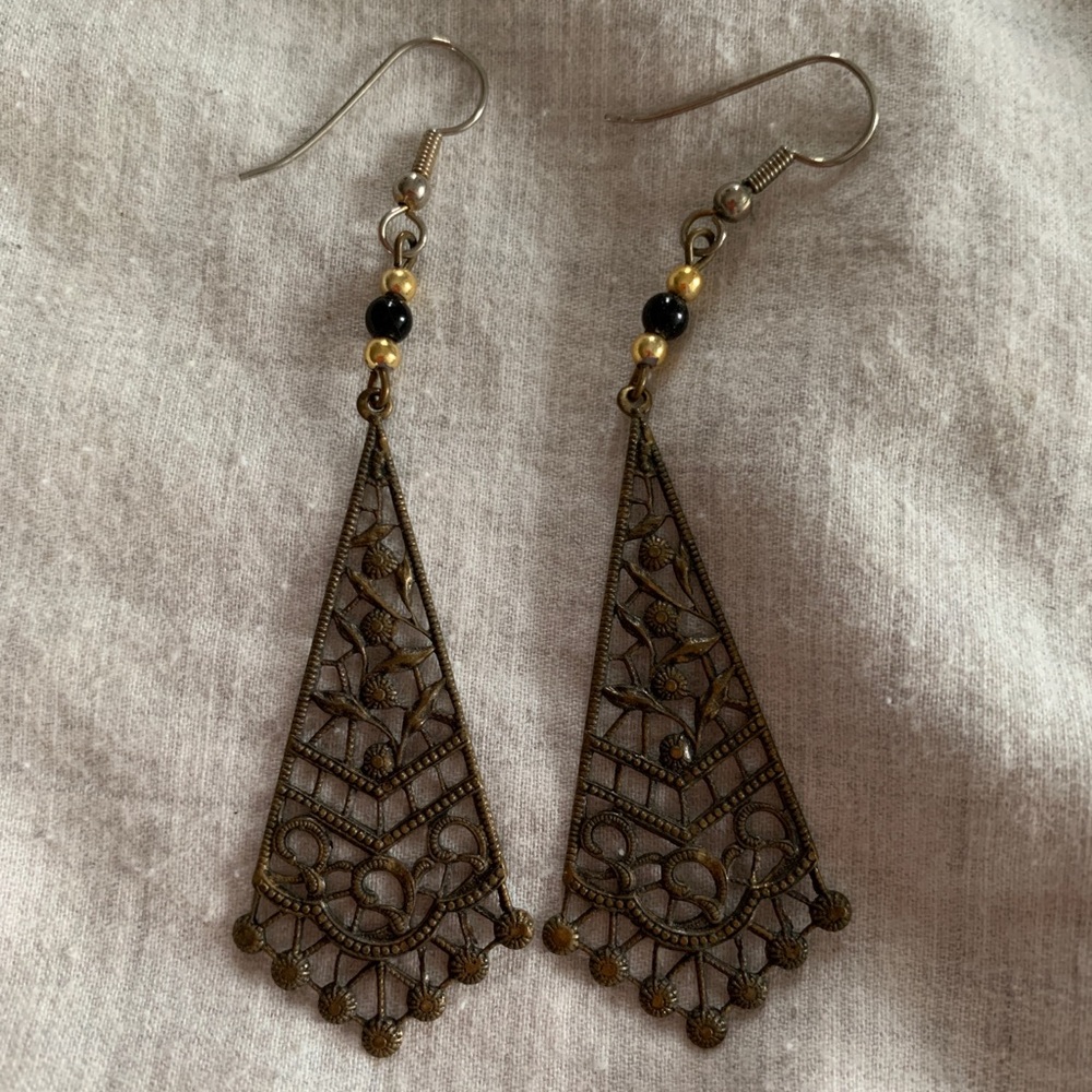 Set of 2 Dangly Earrings
